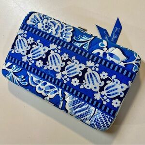 Vera Bradley Women’s Blue White Floral Lagoon Pattern opera style Clutch Wallet